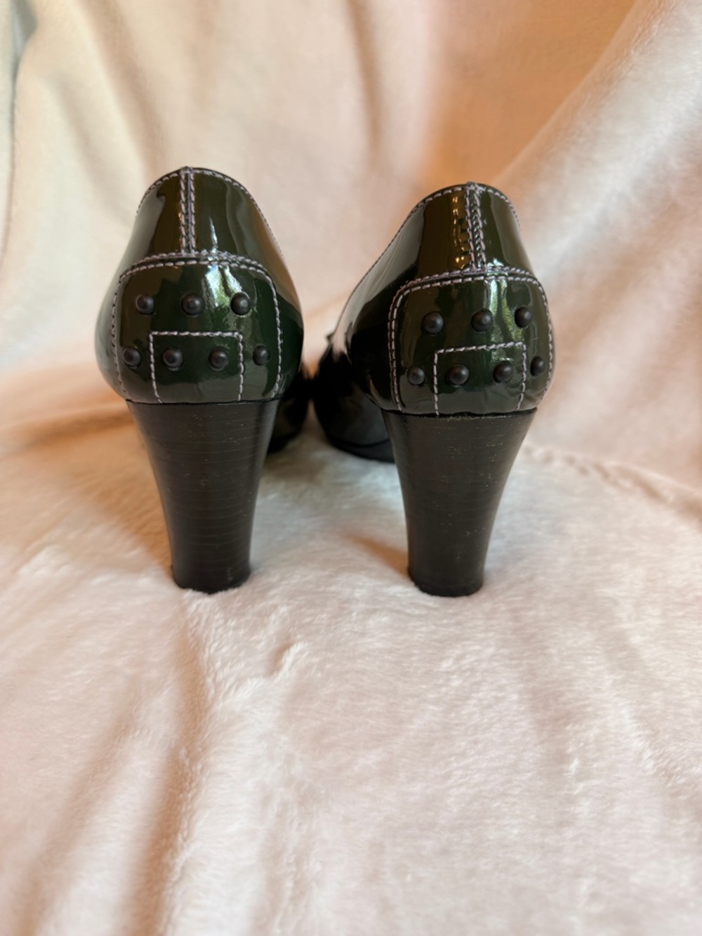 Tod's Olive Green Patent Kiltie Buckle Pumps - Picture 6 of 9